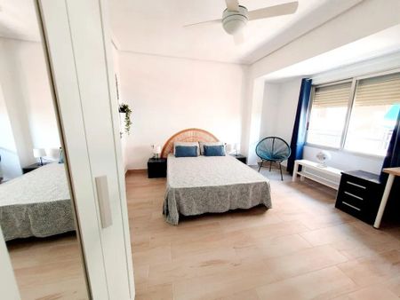 Carrer de la Reina, Valencia, Valencian Community 46011 - Photo 4