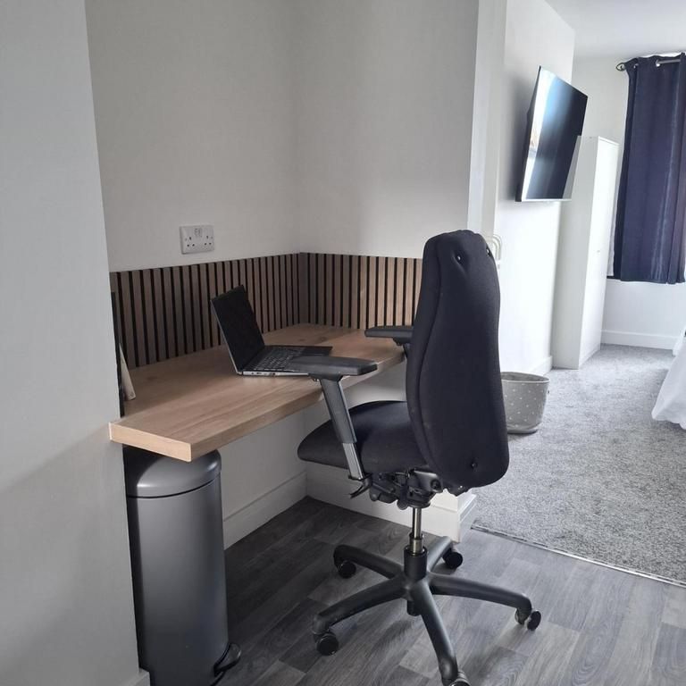 1 bedroom in a house share to rent - Photo 1