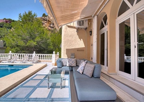 Villa for rent in Cumbre del Sol with 5 bedrooms