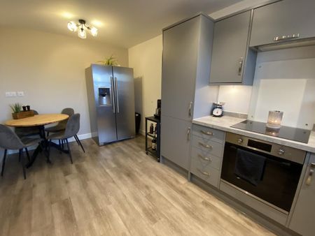 3 bedroom semi-detached house to rent - Photo 5