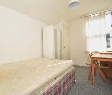 4 bedroom terraced house to rent - Photo 4