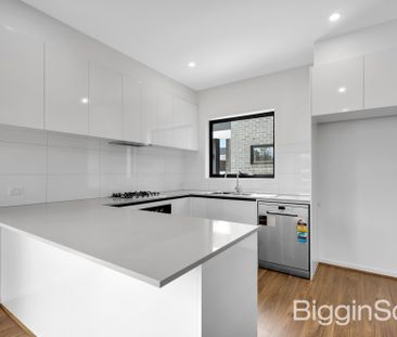 Perfectly Located Townhouse - Photo 4