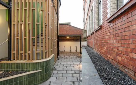 A brand new, high-spec one-bedroom flat in vibrant Bristol, offering modern open-plan living, underfloor heating, built-in storage, energy efficiency, and excellent access to public transport, shops, parks, and city amenities—ideal for couples seeking urban comfort. - Photo 2