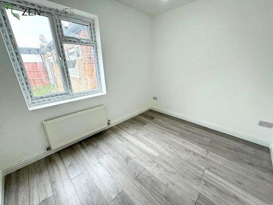 4 bedroom flat to rent - Photo 1