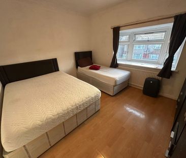 3 bedroom terraced house to rent - Photo 4