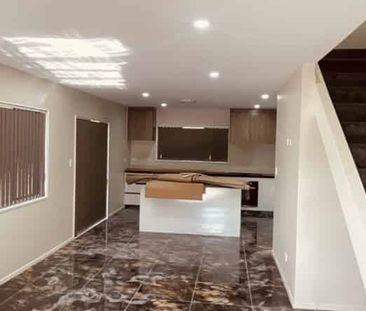 $ Bed 3 Bath 1 Toilet with single carpark Garage - Photo 4