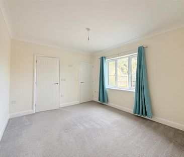 5 bedroom detached house to rent - Photo 1