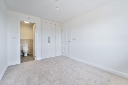 4 bedroom detached house to rent - Photo 4