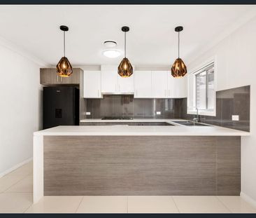 Stunning 4-bedroom Townhouse - Schofields - Photo 3