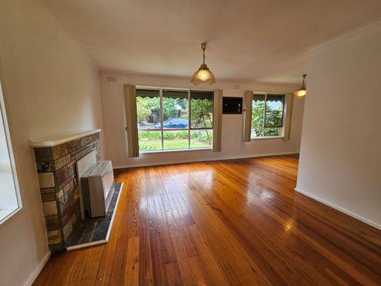 81 Patrick Street, Oakleigh East VIC 3166 - House For Rent | Domain - Photo 1
