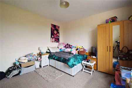 1 bedroom in a house share to rent - Photo 4