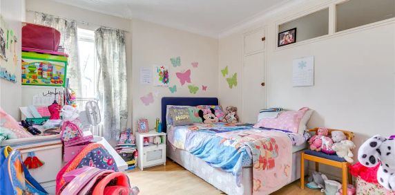 2 bedroom flat in Sutton Court Road - Photo 2