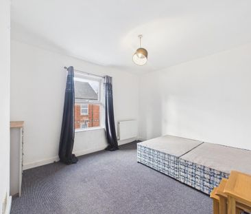 3 bedroom end of terrace house to rent - Photo 3