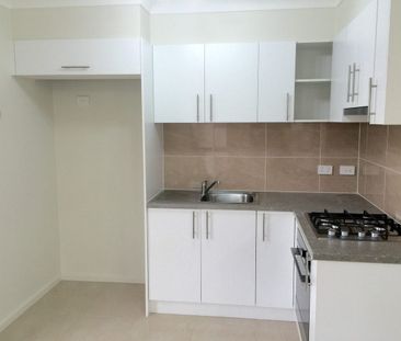 Simple, Stylish Studio Apartment - right near Station! - Photo 5