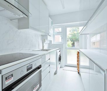3 bedroom end of terrace house to rent - Photo 1