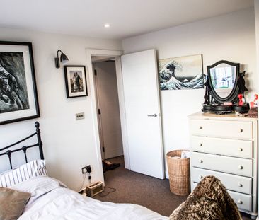 Luxury One Bedroom in a Shared Flat in Heart of Residential Brixton - Photo 3