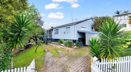 8 Arde Place , Massey, Auckland - Photo 2