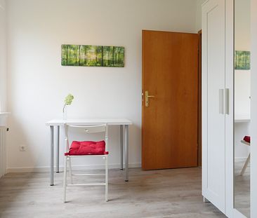 Schöne 4-Zimmer Wohnung mit Internet und Balkon in Langenhagen - Foto 1