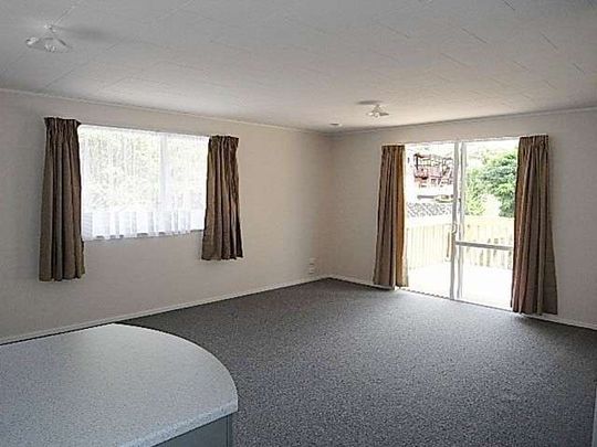 Lovely 4 bedroom house with 2 bathrooms - Photo 1