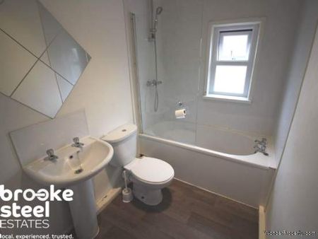 3 bedroom property to rent in Salford - Photo 4