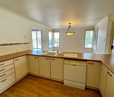 Freshly Updated Family Home! - Photo 4