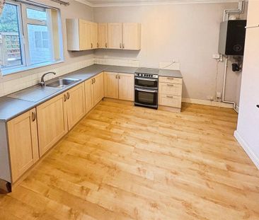 2 bedroom end of terrace house to rent - Photo 5