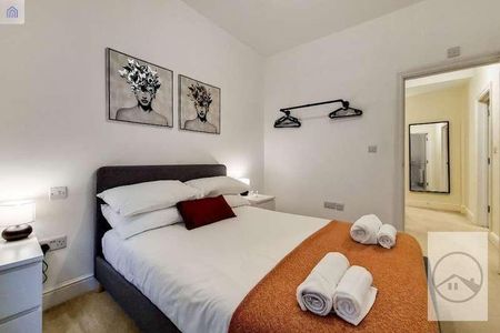 Battersea Park Road, London, SW11 - Photo 3