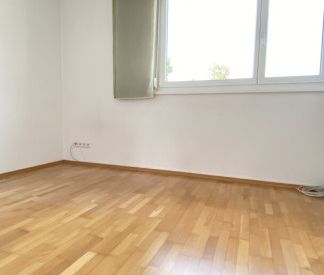 Stilvoll Wohnen: Gepflegte 3-Zimmerwohnung mit Dachterrasse in Götz... - Photo 3