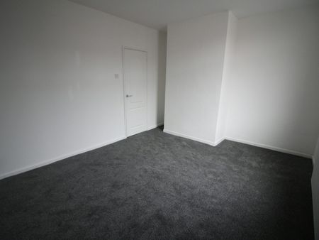 Terraced House to rent on - Photo 5