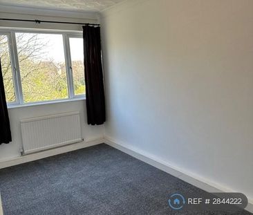 3 bedroom end of terrace house to rent - Photo 2