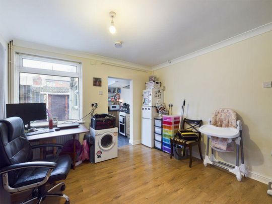 2 bedroom terraced house to rent - Photo 1