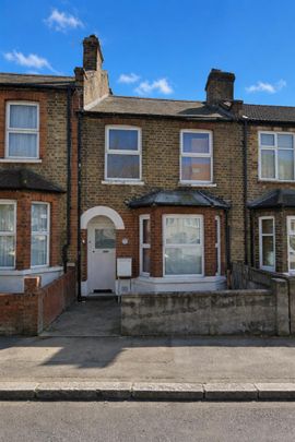 Leonard Road, London SW16 - Photo 1
