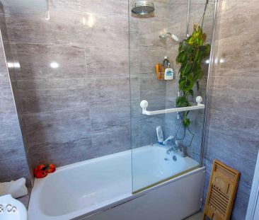 2 bedroom property to rent - Photo 1