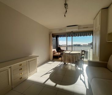 Studio avec terrasse et résidence piscine - Photo 2