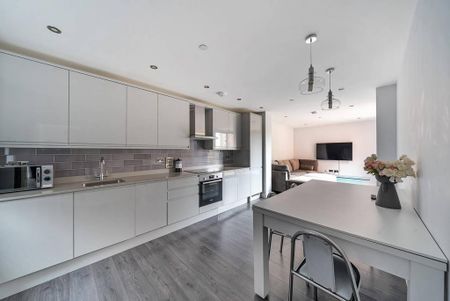 2 bedroom maisonette to rent - Photo 2