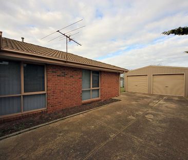 Comfort & Convenience at 4 Squatter Court, Werribee! - Photo 3