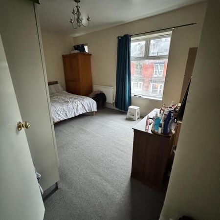4 Bed Terraced House, Wath Road, S7 - Photo 4