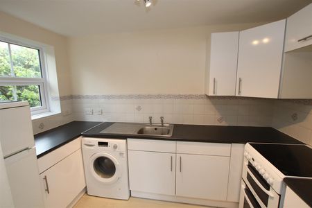 2 bedroom Flat to let - Photo 4