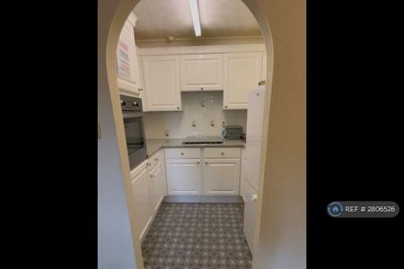 1 bedroom flat to rent - Photo 5