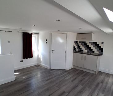 Studio Flat, Weald Rise, HA3 - Photo 1