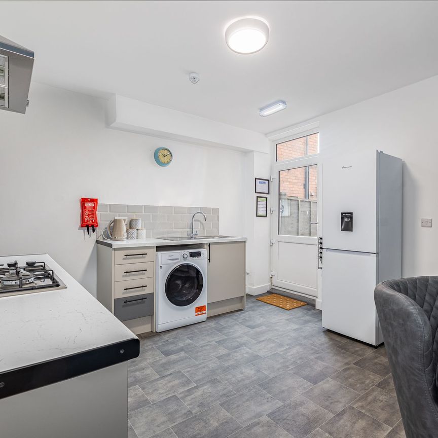 Room 5 – Nuneaton - Photo 1