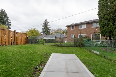 For Lease - (Lower) 1040 Victoria Park Avenue, Toronto, Ontario - Photo 4