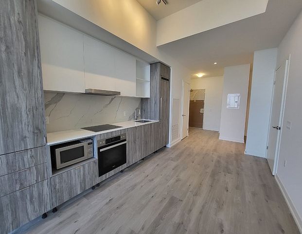 Sugar Wharf - Available July 11th 1 Bed Plus Den 2 Bathrooms 700 Sq Foot 50th floor | 138 Downes Street, Toronto - Photo 1