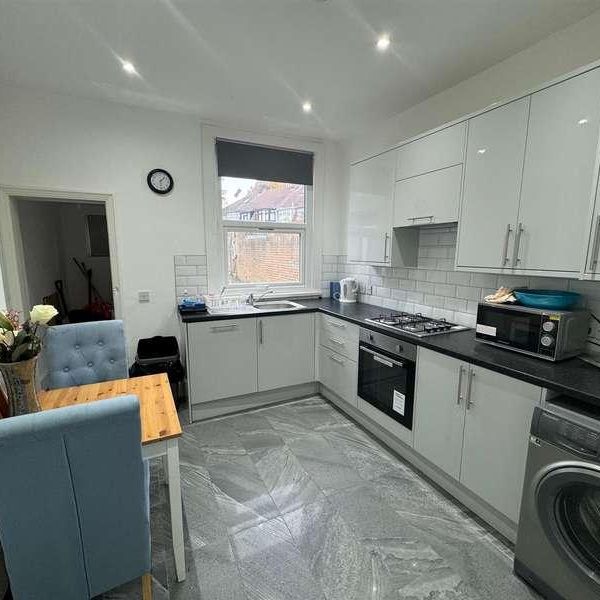 Dormers Wells Lane, Southall, UB1 - Photo 1