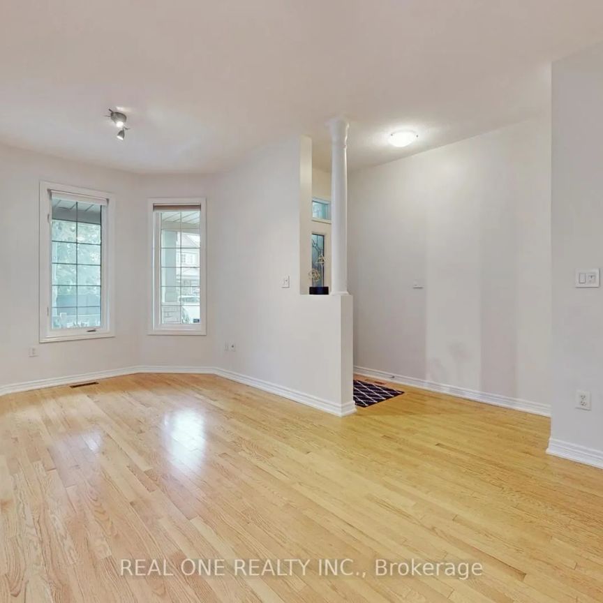 19 LONGWOOD AVENUE S - Photo 1