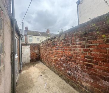 1 bedroom in a house share to rent - Photo 5