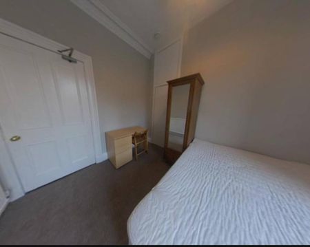 3 bedroom flat to rent - Photo 2