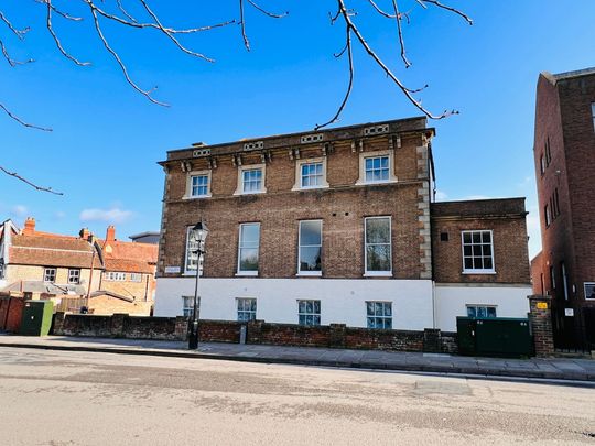 Windsor House, The Crescent, Taunton - Photo 1