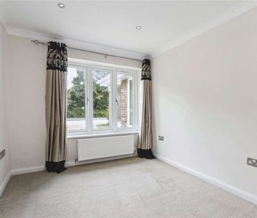 A modern and deceptively spacious detached home near the river and ... - Photo 1