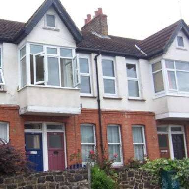 2 bedroom property to rent in Westcliff On Sea - Photo 1